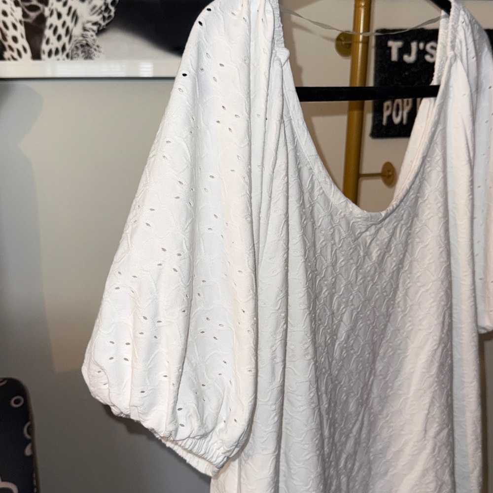 Ava & Viv Elegant White Blouse - Picture 5 of 6